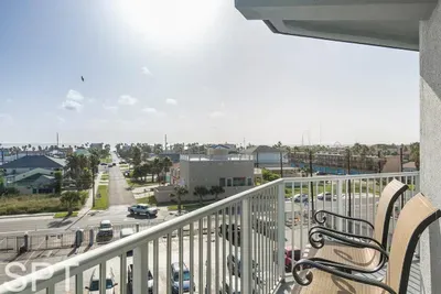 Fun Beachfront " Heated Pool " Awesome Location - image 30 of 71