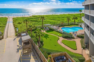 Oceanfront Escape with Pool, Garden & Direct Beach Access
Wake up to ocean views, unwind by the pool, stroll through lush gardens, and step straight onto the beach. This serene condo offers balconies, lounge areas, and a perfect blend of relaxation.