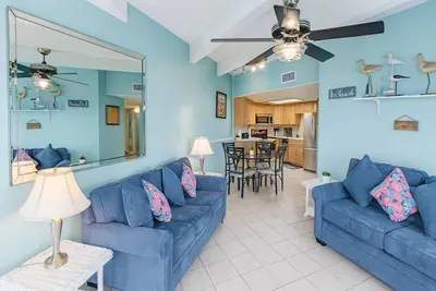 Bright Beach-Themed Retreat | Walk to Shore + Full Kitchen
Cozy coastal escape with open living/dining, full kitchen, and vibrant beach decor. Relax on plush sofas, dine under vaulted ceilings, and enjoy stainless appliances.