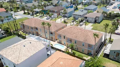 2BR Pool, 200 Steps to Beach, High Ceilings SPI - image 125 of 131
