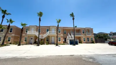 2BR Pool, 200 Steps to Beach, High Ceilings SPI - image 17 of 131