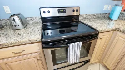 2BR Pool, 200 Steps to Beach, High Ceilings SPI - image 41 of 131