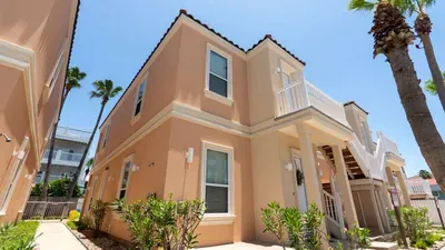 2BR Pool, 200 Steps to Beach, High Ceilings SPI - image 15 of 131