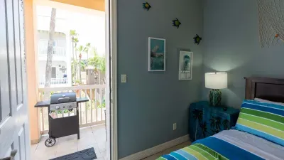 2BR Pool, 200 Steps to Beach, High Ceilings SPI - image 82 of 131