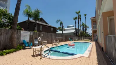 2BR Pool, 200 Steps to Beach, High Ceilings SPI - image 105 of 131