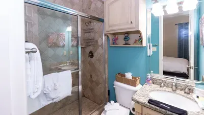 2BR Pool, 200 Steps to Beach, High Ceilings SPI - image 74 of 131