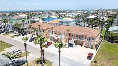 2BR Pool, 200 Steps to Beach, High Ceilings SPI - image 111 of 131