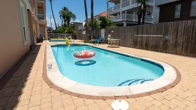 2BR Pool, 200 Steps to Beach, High Ceilings SPI - image 101 of 131