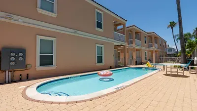 2BR Pool, 200 Steps to Beach, High Ceilings SPI - image 103 of 131