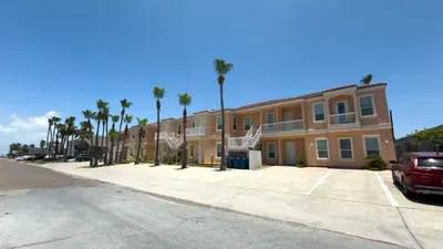 2BR Pool, 200 Steps to Beach, High Ceilings SPI - image 19 of 131