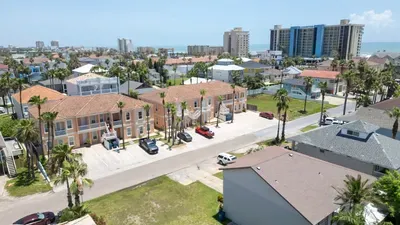 2BR Pool, 200 Steps to Beach, High Ceilings SPI - image 112 of 131