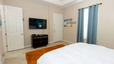 2BR Pool, 200 Steps to Beach, High Ceilings SPI - image 67 of 131