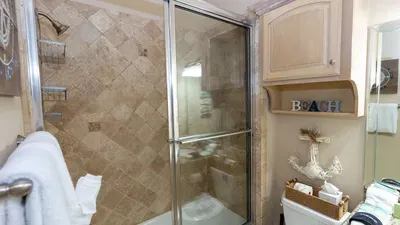 2BR Pool, 200 Steps to Beach, High Ceilings SPI - image 50 of 131
