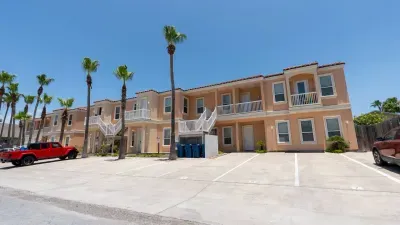 2BR Pool, 200 Steps to Beach, High Ceilings SPI - image 12 of 131