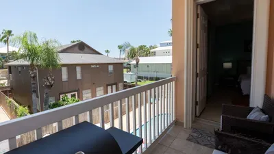 2BR Pool, 200 Steps to Beach, High Ceilings SPI - image 28 of 131