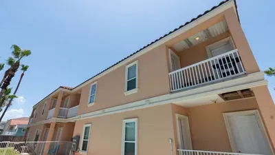 2BR Pool, 200 Steps to Beach, High Ceilings SPI - image 99 of 131
