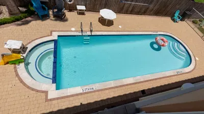 2BR Pool, 200 Steps to Beach, High Ceilings SPI - image 98 of 131