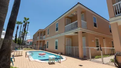 2BR Pool, 200 Steps to Beach, High Ceilings SPI - image 104 of 131