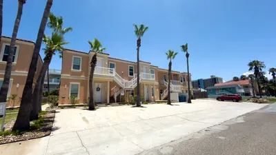 2BR Pool, 200 Steps to Beach, High Ceilings SPI - image 16 of 131