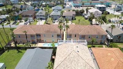 2BR Pool, 200 Steps to Beach, High Ceilings SPI - image 127 of 131