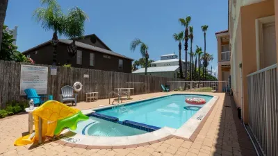 2BR Pool, 200 Steps to Beach, High Ceilings SPI - image 2 of 131