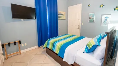 2BR Pool, 200 Steps to Beach, High Ceilings SPI - image 75 of 131