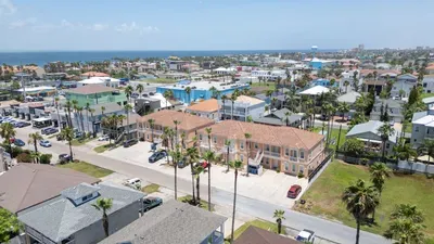 2BR Pool, 200 Steps to Beach, High Ceilings SPI - image 118 of 131