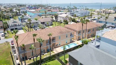 2BR Pool, 200 Steps to Beach, High Ceilings SPI - image 1 of 131