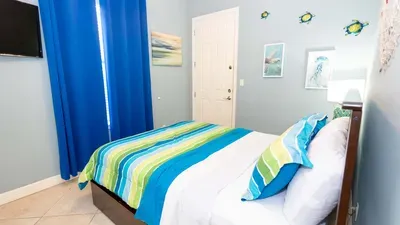 2BR Pool, 200 Steps to Beach, High Ceilings SPI - image 80 of 131