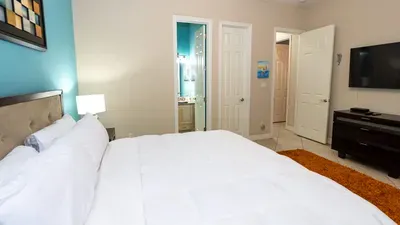 2BR Pool, 200 Steps to Beach, High Ceilings SPI - image 63 of 131
