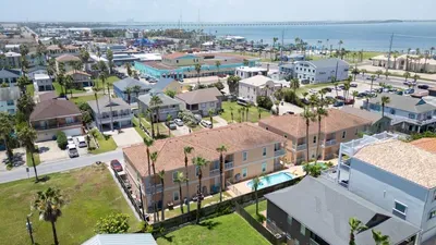 2BR Pool, 200 Steps to Beach, High Ceilings SPI - image 129 of 131
