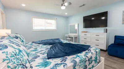 New 5BR Remodel, Heated Pool, Gameroom, up to 20 - image 9 of 242