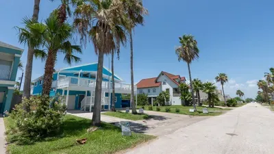 New 5BR Remodel, Heated Pool, Gameroom, up to 20 - image 17 of 242