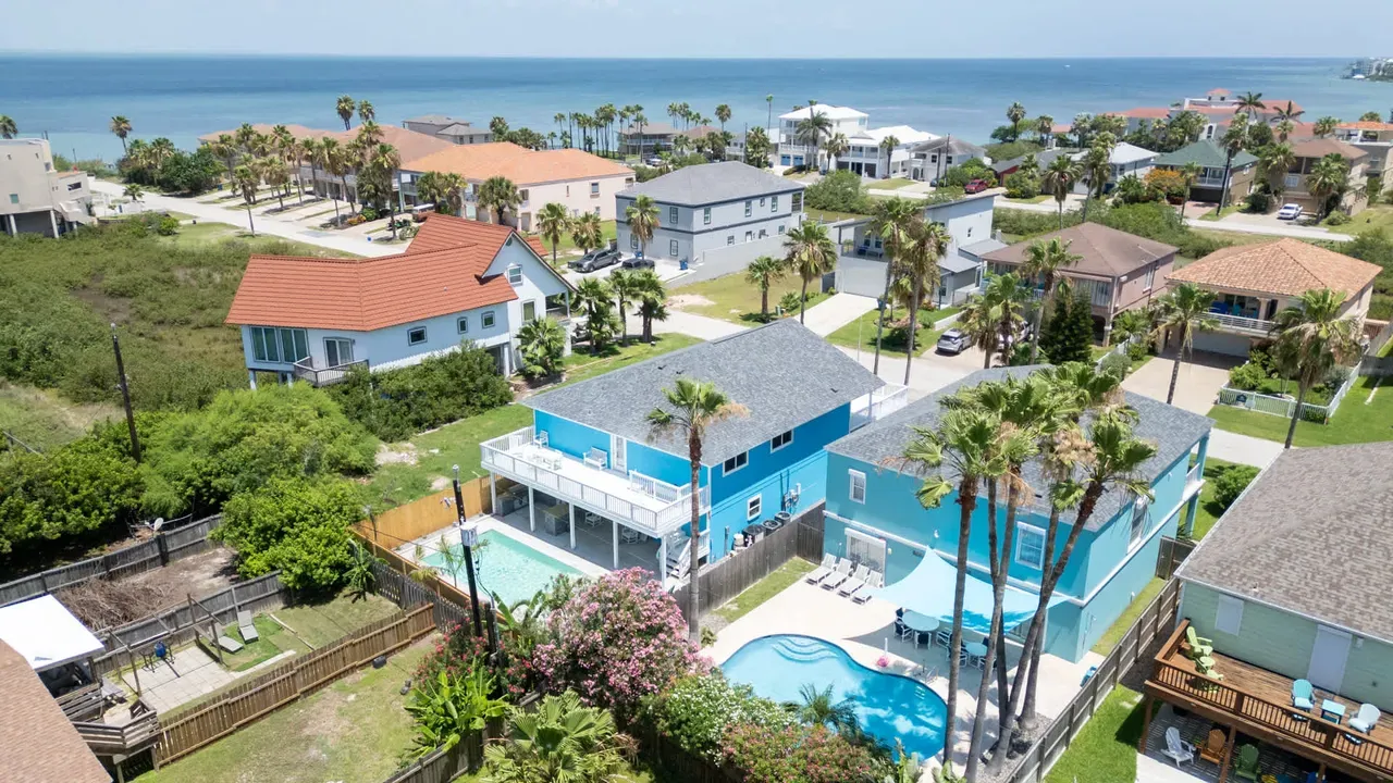 New 5BR Remodel, Heated Pool, Gameroom, up to 20 - image 1 of 242