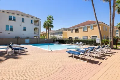 Big Private Luxury Home in Beach Gated Community - image 32 of 34