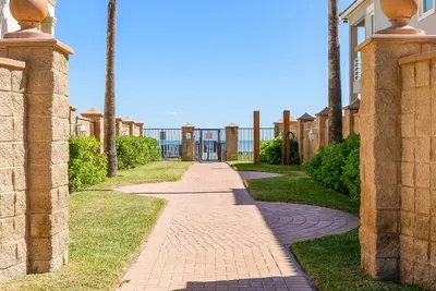 Big Private Luxury Home in Beach Gated Community - image 14 of 34