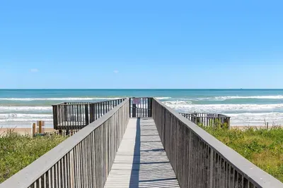 Big Private Luxury Home in Beach Gated Community - image 22 of 34