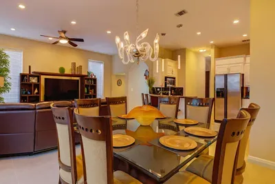 Modern Open-Concept Retreat Near Beach & Dining
Spacious, sunlit home with elegant dining, cozy sectional, smart TV & chef’s kitchen with stainless appliances. Perfect for families or groups seeking comfort, style & convenience near top attractions.
