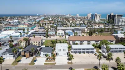 Sleeps 12, Pool, Walk to Beach - image 180 of 188