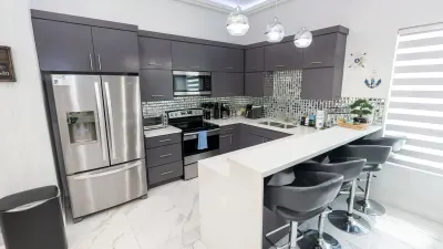 Sleeps 12, Pool, Walk to Beach - image 46 of 188