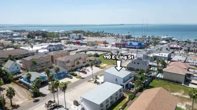 Sleeps 12, Pool, Walk to Beach - image 152 of 188