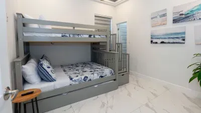 Sleeps 12, Pool, Walk to Beach - image 105 of 188
