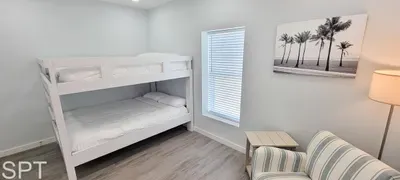A light‑filled room with a simple, relaxed feel that encourages you to settle in comfortably. Soft tones and a clean layout shape a gentle atmosphere, offering a quiet place to rest and recharge with an easy, unhurried rhythm.