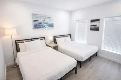 Modern Twin Retreat | Bright & Serene | Near Beach & Dining