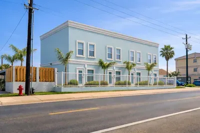 Modern 4-Unit Coastal Retreat with Heated Pool, Palm-Lined Fence, Lounge Chairs, BBQ Area & Walkable Beach Access — Ideal for Families & Groups Seeking Sun, Style, and Comfort