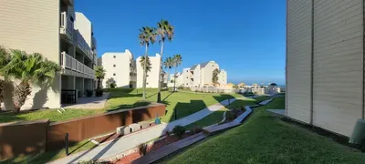 Amenity‑Forward
Beachfront Condo with Pools, Fast WiFi, Private Balcony & Easy Walk to Pier, Dining & Island Attractions