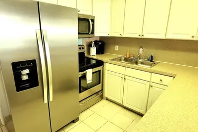 Family‑Friendly
Spacious Living + Dining • Full Kitchen & Cozy Seating • Great for Families, Groups & Longer Stays