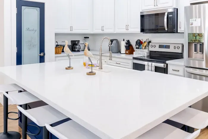 Bright Beach Kitchen Bar Bliss
White cabinets, sparkling quartz island w/ 8 stools, SS appliances & shorebird charm! Perfect for gatherings at 114 Pike St Unit A, SPI. Steps to beach access—cook, sip & embrace Gulf vibes!