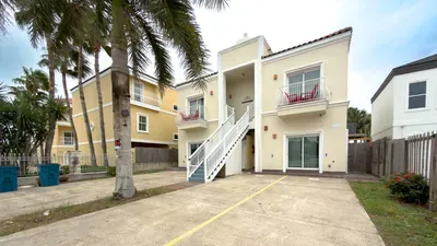 Priced Right - Steps to Beach - Pool - image 43 of 54