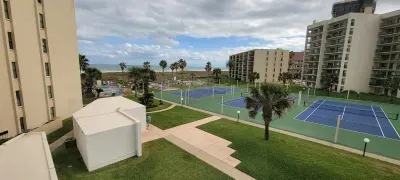 * Heated Pool * Sleeps Many Beachfront Resort - image 33 of 180